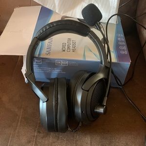 SANFANT wired computer headset.